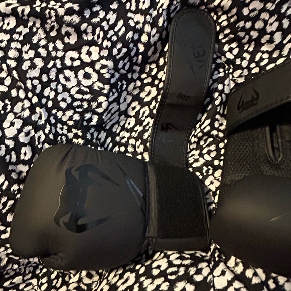 Venom elite boxing gloves - Picture 6 of 7